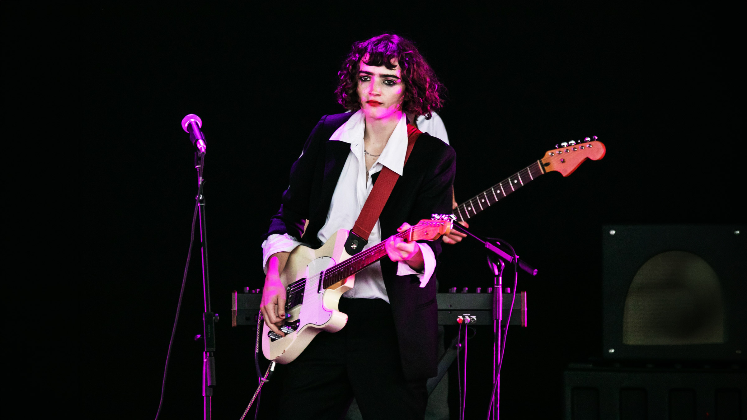 Sir Chloe live
